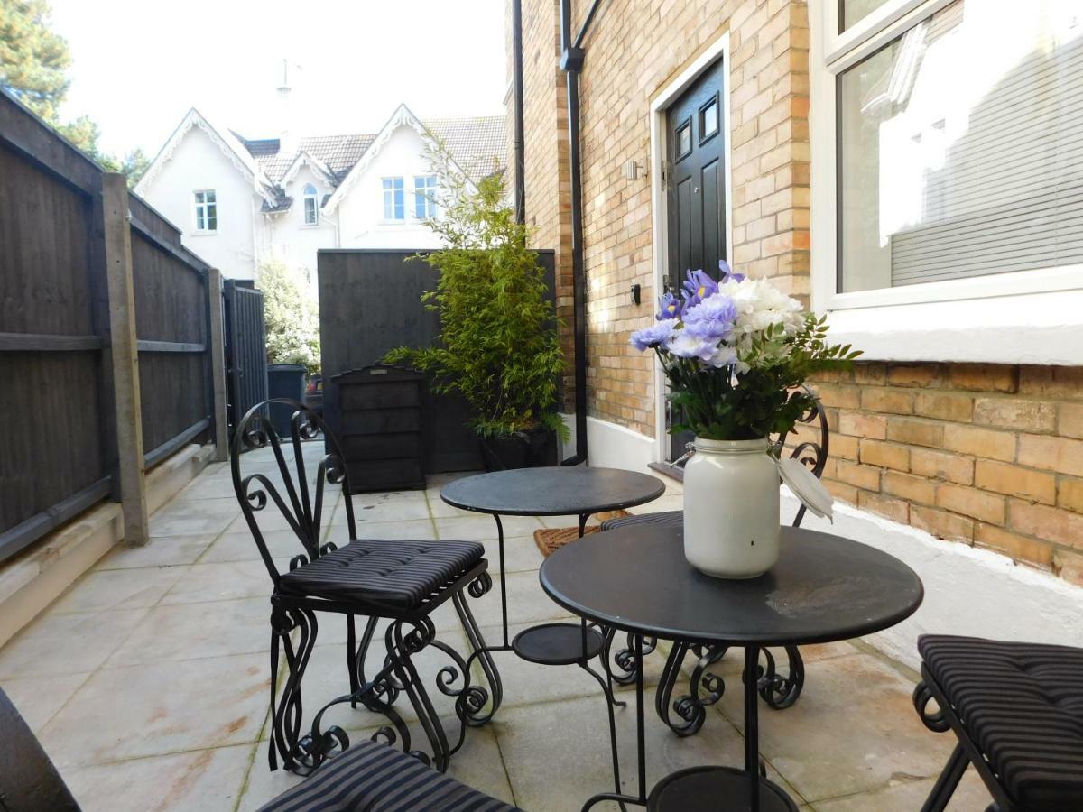 Stylish Apartment In Victorian Conversion Free Parking & Private Patio Close To Beach Town Centre & Bic Bournemouth Exterior photo